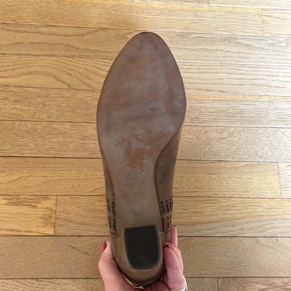 Isola Evoda Nimbus Grey Suede boot with cutouts and gold decal. Super versitile - Picture 5 of 6